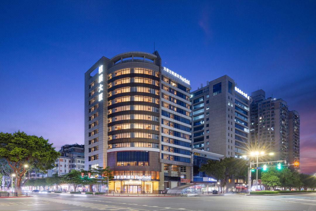 新開業(yè)酒店推薦:廣州花都萬豪萬楓酒店裝修設計(圖2) 1mc4t12000o5d1hut5B5A_W_1080_808_R5_D.jpg